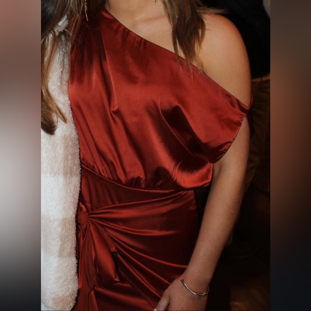 Runaway dress! Worn once in great condition! - Picture 4 of 4